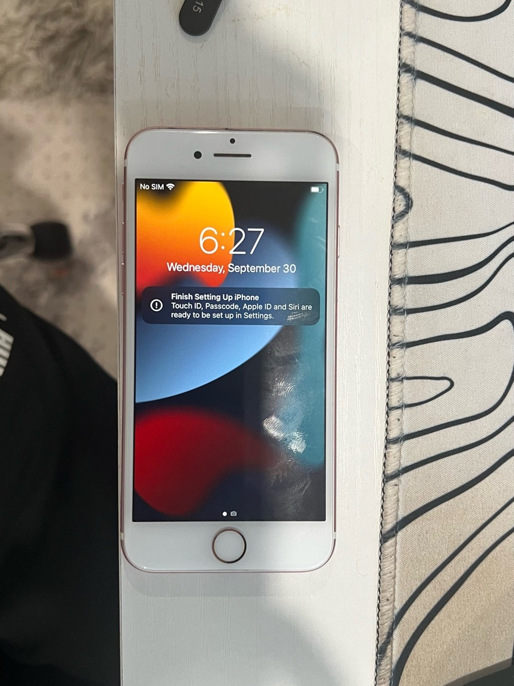 Apple iPhone in Rose Gold with White Front